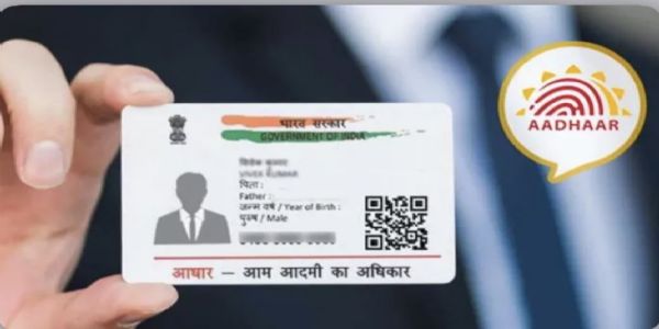 आधार कार्ड के स्वरूप में बदलाव की खबरों को सरकार ने बताया भ्रामक