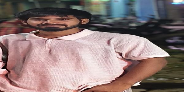 ओवरब्रिज पर अनियंत्रित होकर बाइक रेलिंग से टकराई, दो युवक की मौत