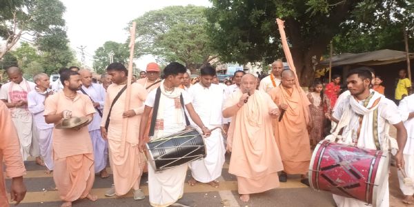 वार्षिक धर्म सभा में पहुंची संतों की टोली
