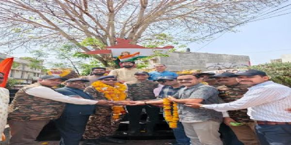 मंदसौरः सेना और अर्धसैनिक बलों से सेवानिवृत्त होकर लौटे चार जवानों का स्वागत