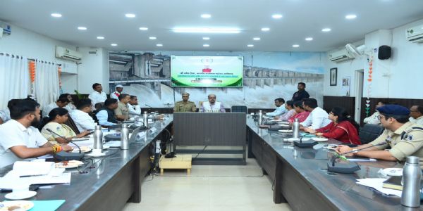 राज्यपाल ने अधिकारियों संग की समीक्षा बैठक, जल संरक्षण और जनकल्याण पर जोर