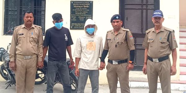 नाबालिग से दुष्कर्म मामले में फरार दो आरोपितों को पुलिस ने यूपी सीमा से दबोचा