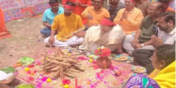भाजपा प्रत्याशी शिखा चटर्जी ने किया यज्ञ, जीत की कामना