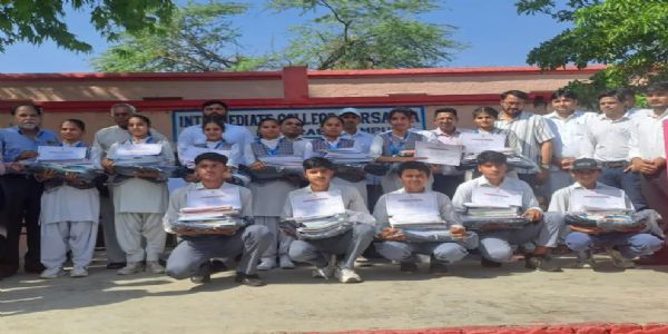 उज्ज्वल भविष्य के लिए 30 शिक्षार्थियों को मिली छात्रवृत्ति