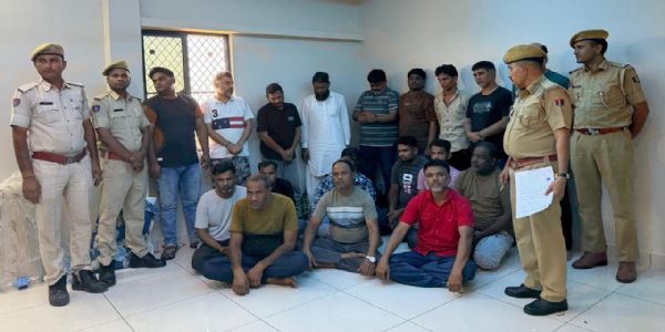 19 जुआरी गिरफ्तार, 6.49 लाख रुपए बरामद