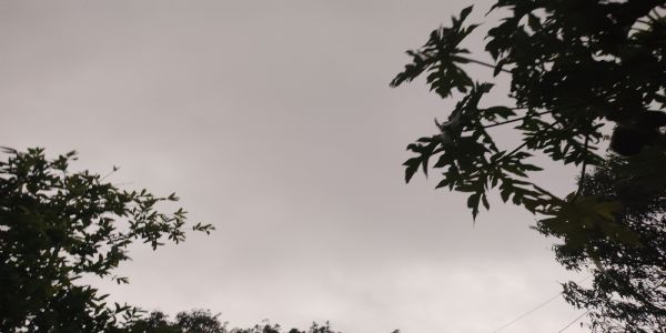 मौसम का मिजाज बदला, तेज आंधी-तूफान के साथ ओलावृष्टि