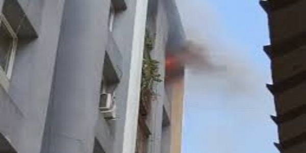 इंदौर में बालाजी हाइट्स के फ्लैट में आग, दमकल ने पाया काबू, शॉर्ट सर्किट की आशंका