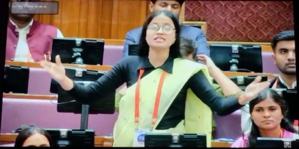युवा संसद में गूंजी मीरजापुर की आवाज, विधानसभा में चमके जिले के युवा