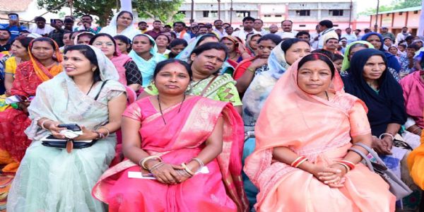 अंबिकापुर : मुख्यमंत्री साय के सामने लखपति दीदियों और महतारियों ने बयां किया बदलाव का सफर