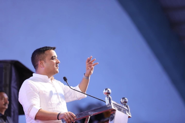 सूरत शहर के सरसाना कन्वेंशन सेंटर में आयोजित भव्य ‘वडील वंदना’ कार्यक्रम में गुजरात के उपमुख्यमंत्री हर्ष संघवी सूरत शहर के सरसाना कन्वेंशन सेंटर में आयोजित भव्य ‘वडील वंदना’ कार्यक्रम में गुजरात के उपमुख्यमंत्री हर्ष संघवी