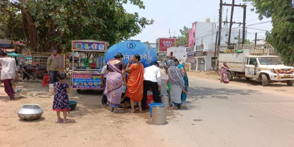 भीषण गर्मी में गहराया जल संकट, टैंकरों के सहारे पेयजल आपूर्ति
