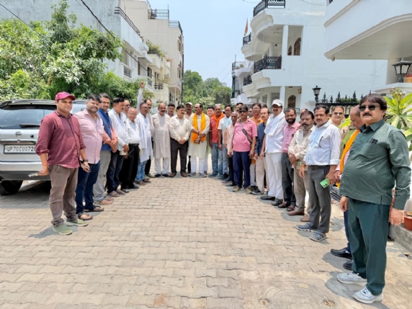 एकत्र भाजपा कार्यकर्ता