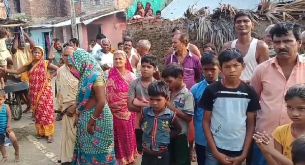मौके पर मौजूद लोग