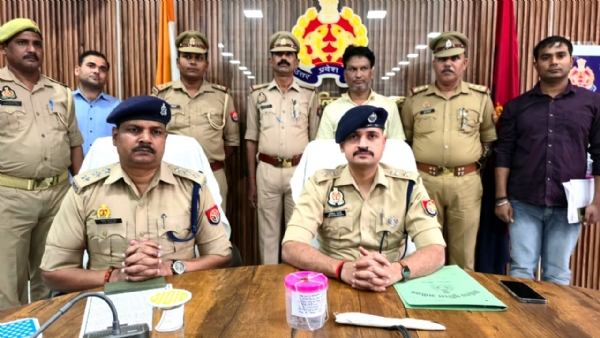 हत्या का खुलासा करते हुए पुलिस अधीक्षक अभिषेक भारती हत्या का खुलासा करते हुए पुलिस अधीक्षक अभिषेक भारती