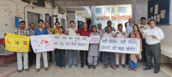 नशे के सतत सेवन से व्यक्तिगत आर्थिक व सामाजिक बर्बादी- डॉ प्रशांत बोपापुरकर नशे के सतत सेवन से व्यक्तिगत आर्थिक व सामाजिक बर्बादी- डॉ प्रशांत बोपापुरकर