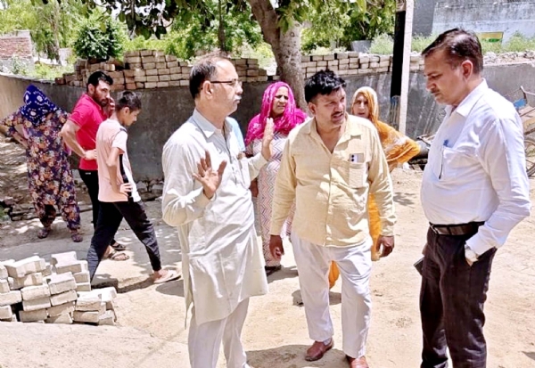 कार्रवाई करते हुए टीम।