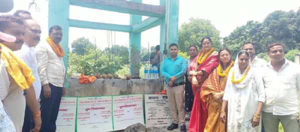 शिलान्यास करते विधायक शिलान्यास करते विधायक