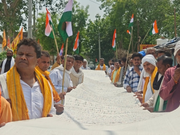 फोटो। 1857 की जनक्रांति के नायकों को सम्मान दिलाने की मांग के साथ ‘चंबल मिशन’ अभियान का प्रथम चरण संपन्न फोटो। 1857 की जनक्रांति के नायकों को सम्मान दिलाने की मांग के साथ ‘चंबल मिशन’ अभियान का प्रथम चरण संपन्न