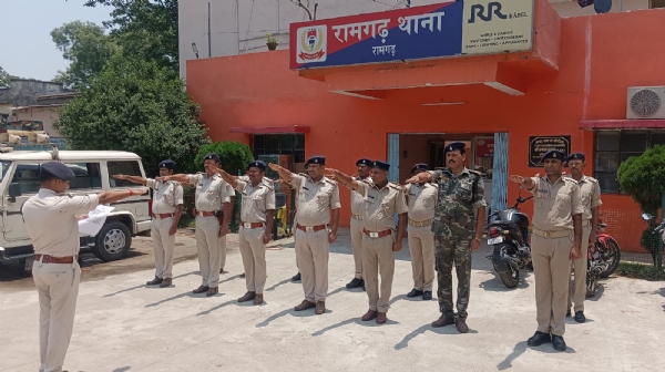 शपथ ग्रहण कार्यक्रम में शामिल लोग शपथ ग्रहण कार्यक्रम में शामिल लोग
