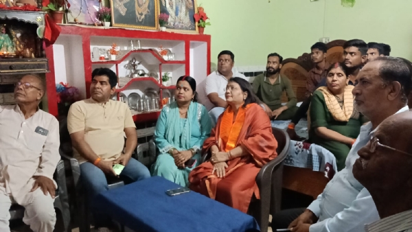 मुरादाबाद नगर विधानसभा के चंद्रनगर मण्डल के बूथ संख्या 343 पर मन की बात कार्यक्रम सुनती भाजपा नेत्री अल्पना रितेश गुप्ता। मुरादाबाद नगर विधानसभा के चंद्रनगर मण्डल के बूथ संख्या 343 पर मन की बात कार्यक्रम सुनती भाजपा नेत्री अल्पना रितेश गुप्ता।