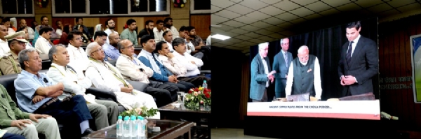 राज्यपाल मंगुभाई पटेल ने प्रधानमंत्री की ‘मन की बात’ राज्यपाल ने सुनी किसानों के साथ राज्यपाल मंगुभाई पटेल ने प्रधानमंत्री की ‘मन की बात’ राज्यपाल ने सुनी किसानों के साथ