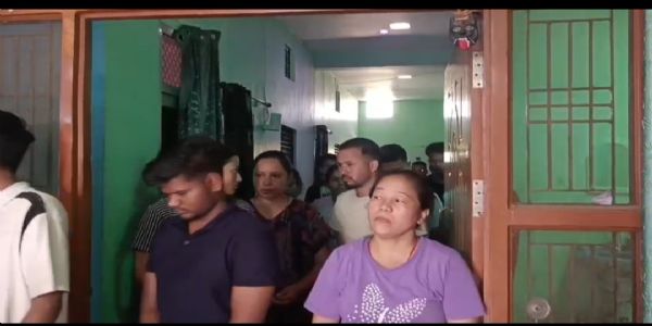 रेस्क्यू कर बाहर निकाले गए नेपाली युवक युवती रेस्क्यू कर बाहर निकाले गए नेपाली युवक युवती