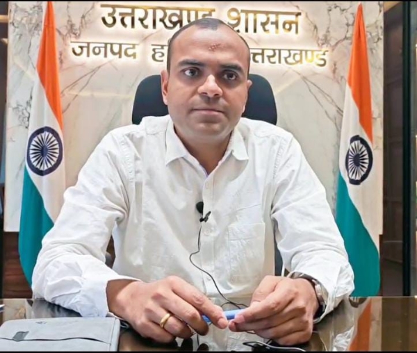 जिलाधिकारी मयूर दीक्षित फोटो