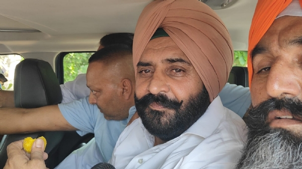 ਜੇਲ੍ਹ ਤੋਂ ਰਿਹਾਅ ਹੋਏ ਵਿਧਾਇਕ ਪਠਾਣ ਮਾਜਰਾ ਜੇਲ੍ਹ ਤੋਂ ਰਿਹਾਅ ਹੋਏ ਵਿਧਾਇਕ ਪਠਾਣ ਮਾਜਰਾ