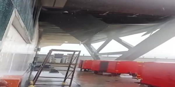 हलवारा इंटरनेशनल एयरपोर्ट की छत से टपका बारिश का पानी