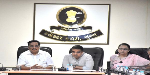 पीएम मोदी के कार्यक्रम के लिए हर्ष संघवी और सीआर पाटिल ने की समीक्षा बैठक पीएम मोदी के कार्यक्रम के लिए हर्ष संघवी और सीआर पाटिल ने की समीक्षा बैठक