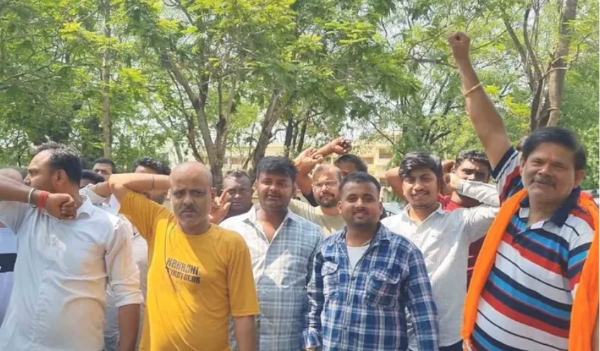 चालकों का विरोध प्रदर्शन चालकों का विरोध प्रदर्शन