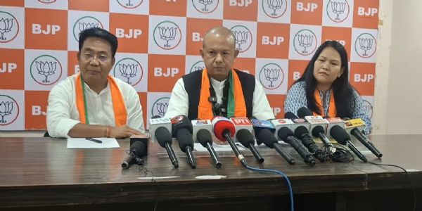 अरुणाचल प्रदेश भाजपा मुख्यालय में रविवार को आयोजित संवाददाता सम्मेलन का दृश्य अरुणाचल प्रदेश भाजपा मुख्यालय में रविवार को आयोजित संवाददाता सम्मेलन का दृश्य