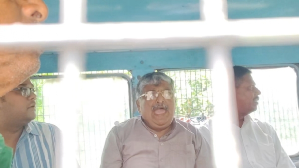 प्रिजन वैन में पूर्व विधायक