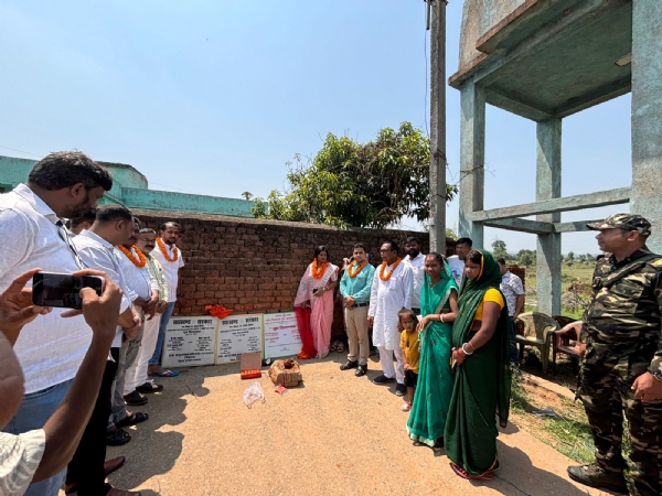 शिलान्यास करते विधायक शिलान्यास करते विधायक