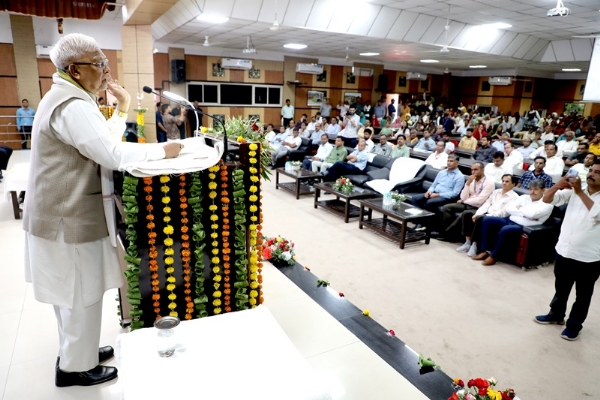 राज्यपाल मंगुभाई पटेल ने किसानों, कृषि वैज्ञानिकों एवं अधिकारियों को संबोधित किया राज्यपाल मंगुभाई पटेल ने किसानों, कृषि वैज्ञानिकों एवं अधिकारियों को संबोधित किया