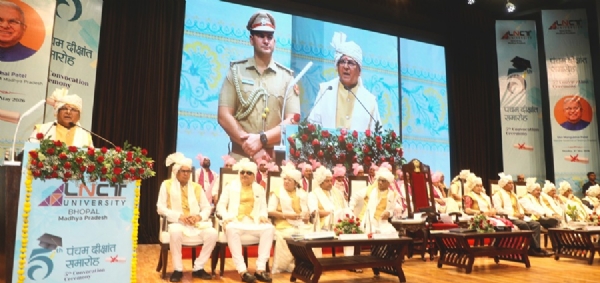 राज्यपाल मंगुभाई पटेल ने एल.एन.सी.टी. विश्वविद्यालय के पांचवें दीक्षांत समारोह को किया संबोधित