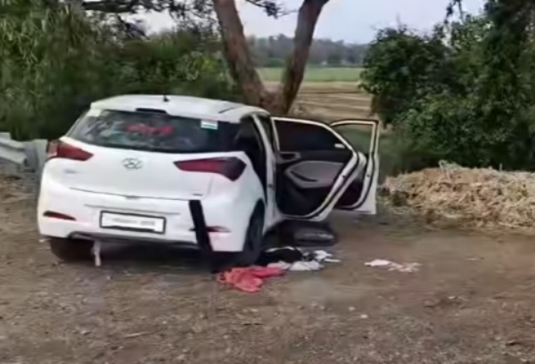 मुठभेड़ के बाद गांव फरल से पूंडरी के बीच नहर के पास खड़ी बदमाश की गाड़ी।