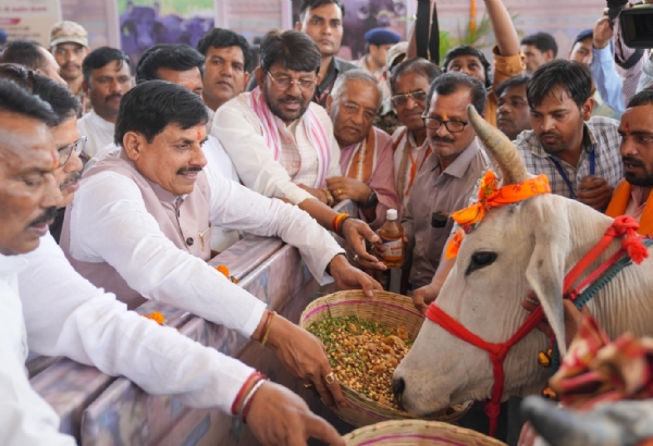 राज्य स्तरीय दुग्ध उत्पादक एवं पशुपालक सम्मेलन के लिए मुख्य अतिथि के रूप में सोमवार को ग्वालियर पहुंचे मुख्यमंत्री डाॅ माेहन यादव