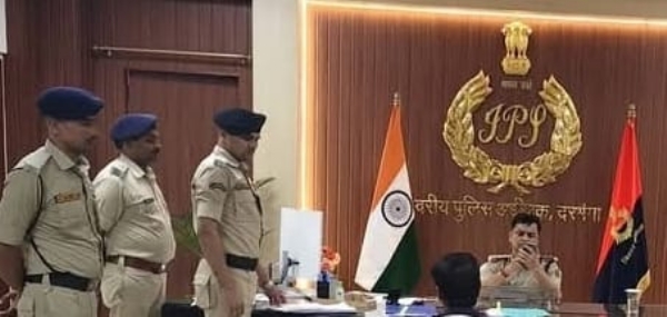 दरभंगा: एसएसपी जनसुनवाई करते।