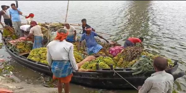विक्रमशिला सेतु बंद होने का असर, फल, सब्जी और दूध के कारोबार पर संकट