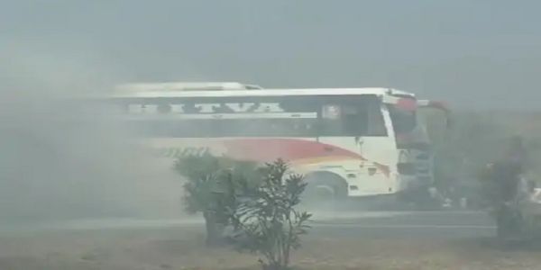 बड़वानीः चलती बस में अचानक निकलने लगा धुआं, चालक की सूझबूझ से टला बसा हादसा