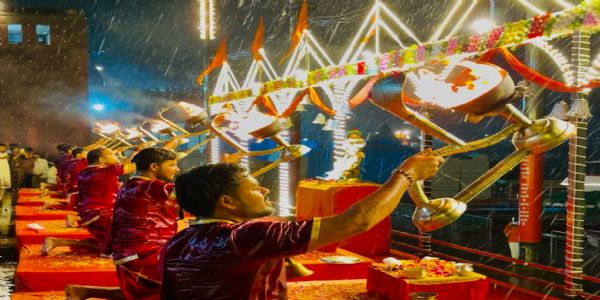 वाराणसी में शाम को हुई झमाझम बारिश, तापमान लुढ़का