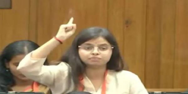देवरिया की बेटी हर्षिता ने सदन में रखे अपने विचार, विकसित भारत का उठाया मुद्दा