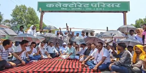 जांजगीर-चांपा में गरमाया सियासी माहौल, विधायक ब्यास कश्यप का धरना