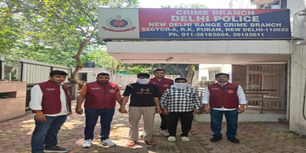 चलती बसों में मोबाइल चोरी करने वाले गिरोह का भंडाफोड़, दो गिरफ्तार, 100 फोन बरामद