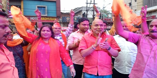 बंगाल और असम में भाजपा की जीत पर देवघर में जश्न का माहौल