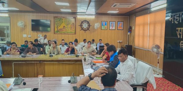 नोडल अधिकारी ने की विकास कार्य एवं सीएम डैशबोर्ड पर प्रदर्शित कार्य की समीक्षा