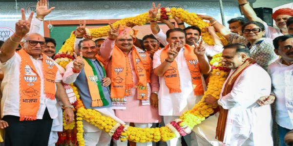 भाजपा की ऐतिहासिक जीत पर जयपुर में जश्न, मुख्यमंत्री आवास और प्रदेश कार्यालय में झालमुड़ी के साथ मनाई खुशी