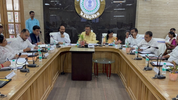 बैठक में शामिल अधिकारी