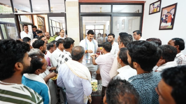 सागर में ‘मातेश्वरी’ निवास पर गूंजे भारत माता की जय के नारे; खाद्य मंत्री बोले- यह तुष्टिकरण पर विकास की जीत है
